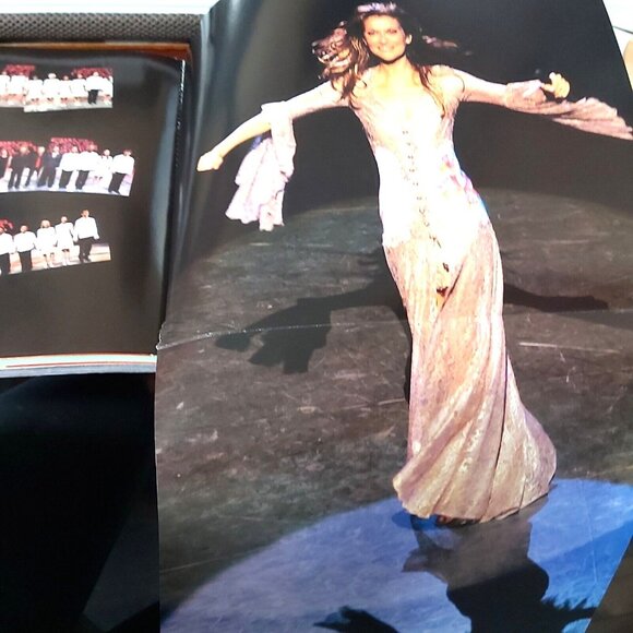 Celine Dion A New Day DVD Set and The Colosseum at Caesars Palace Las Vegas 2007 - Picture 12 of 16